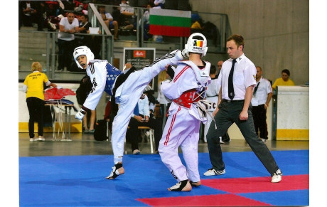 DERNIERE LIGNE DROITE AVANT L'EURO et N° 1 des -45KG !